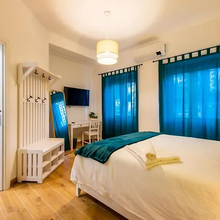 Across The Bed & Breakfast Rome