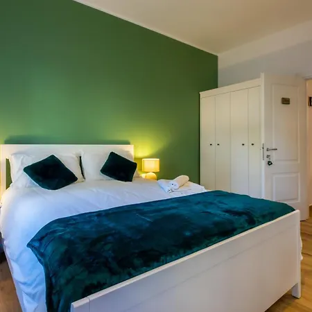 Bed and breakfast Across The 4*